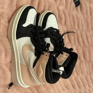 Nike Women's Black and Pink Sneakers